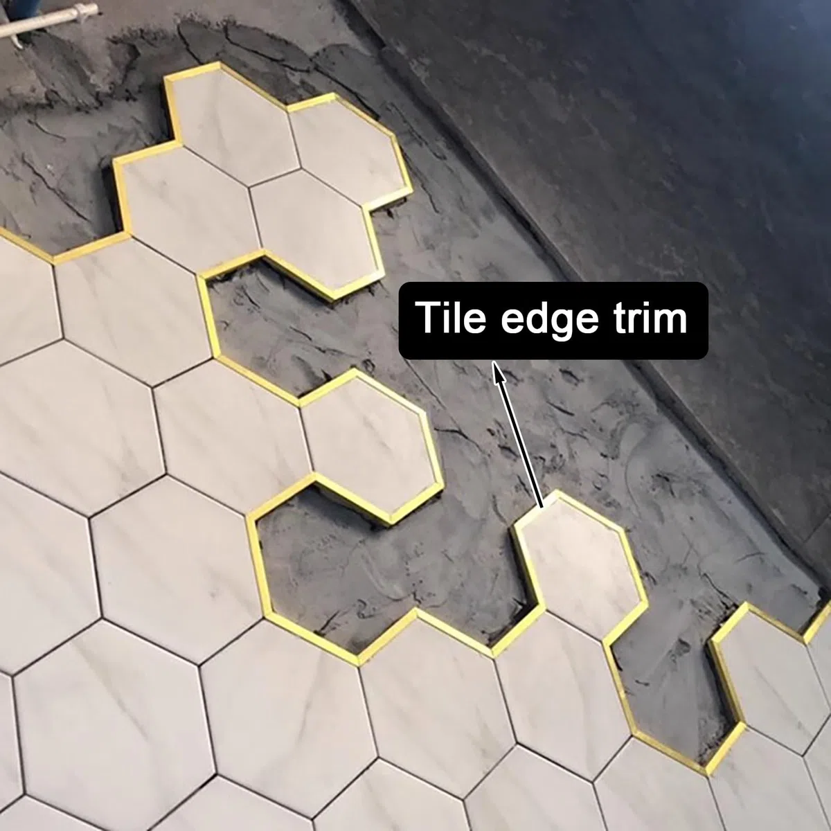 Protector de borde en ángulo recto, borde escalonado de latón de 10 x 10 mm, tira antideslizante de 5 m para uso en interiores y exteriores, solución duradera y elegante para seguridad y estética