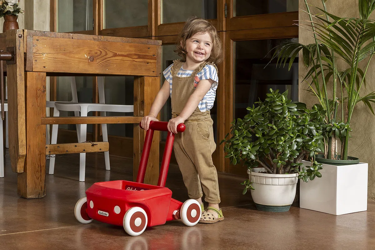 Italtrike Roberto – Primeros pasos para niños – Andador de bebé de 6 – 12 meses hasta 3 años, carrito Montessori, seguro para casa y guarderías – Juego para aprender a caminar con antivuelco (rojo)