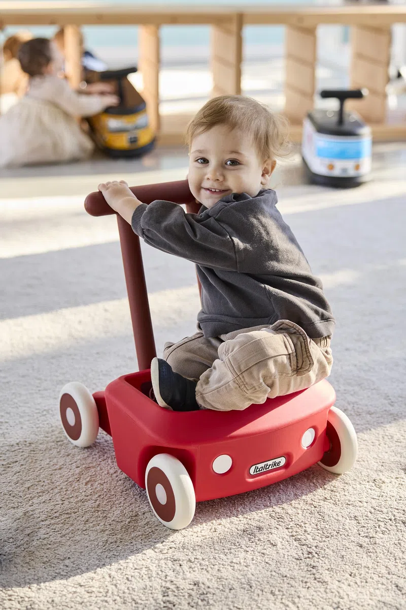 Italtrike Roberto – Primeros pasos para niños – Andador de bebé de 6 – 12 meses hasta 3 años, carrito Montessori, seguro para casa y guarderías – Juego para aprender a caminar con antivuelco (rojo)