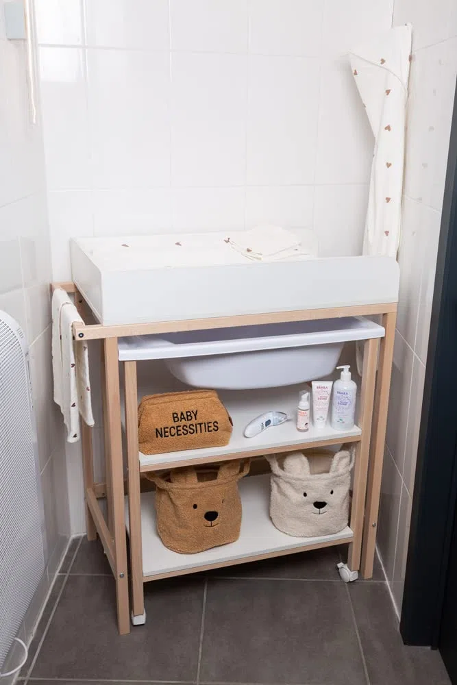 Béaba Mesa cambiador con bañera, ruedas fáciles de mover, unidad de cambio, robusta, seguridad óptima, ultra práctica, compacta, madera natural de haya, Blanco