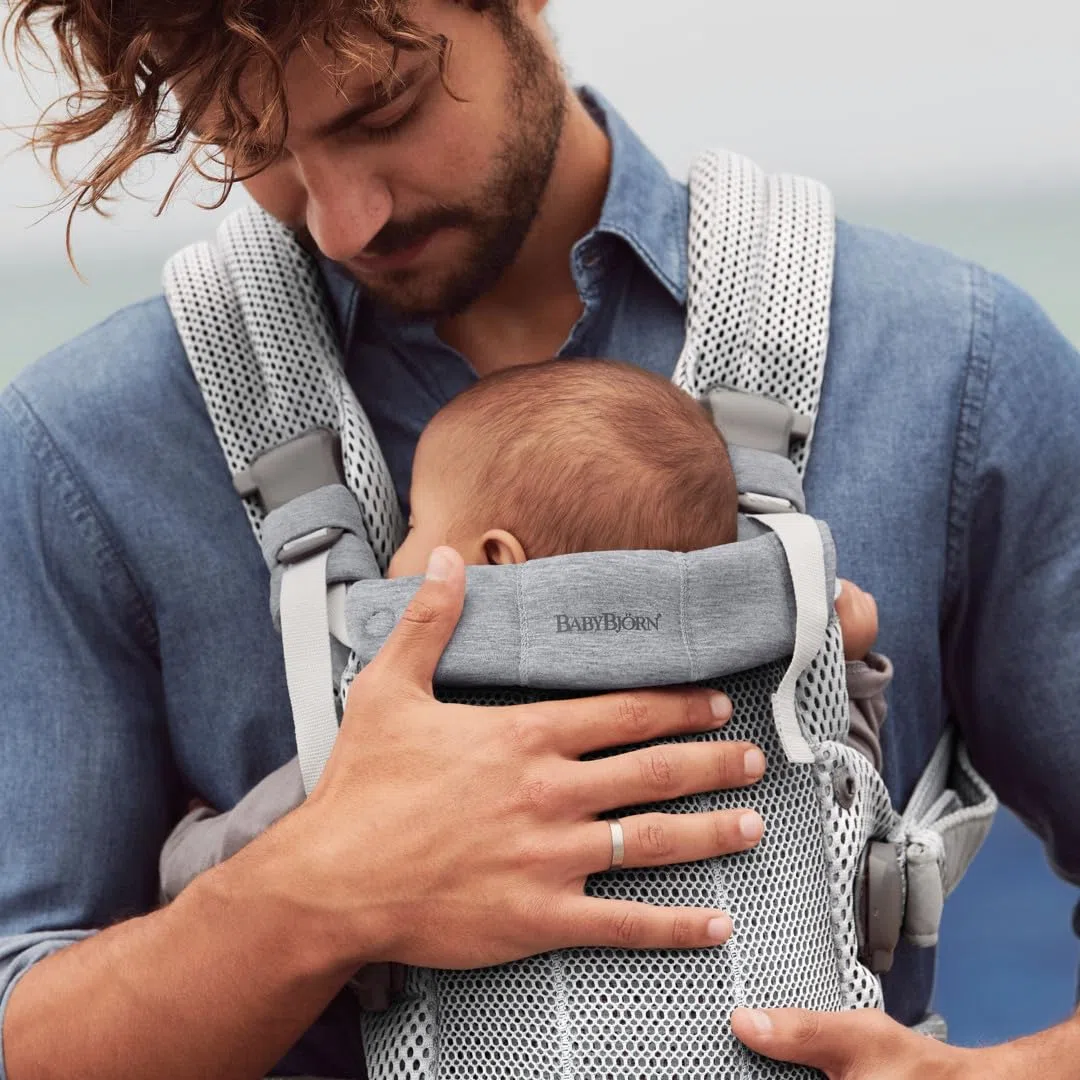 Bundle of BabyBjörn Mochila Porta Bebé Harmony, Malla 3D, Plata + Funda para Mochila Porta Bebé, Negro